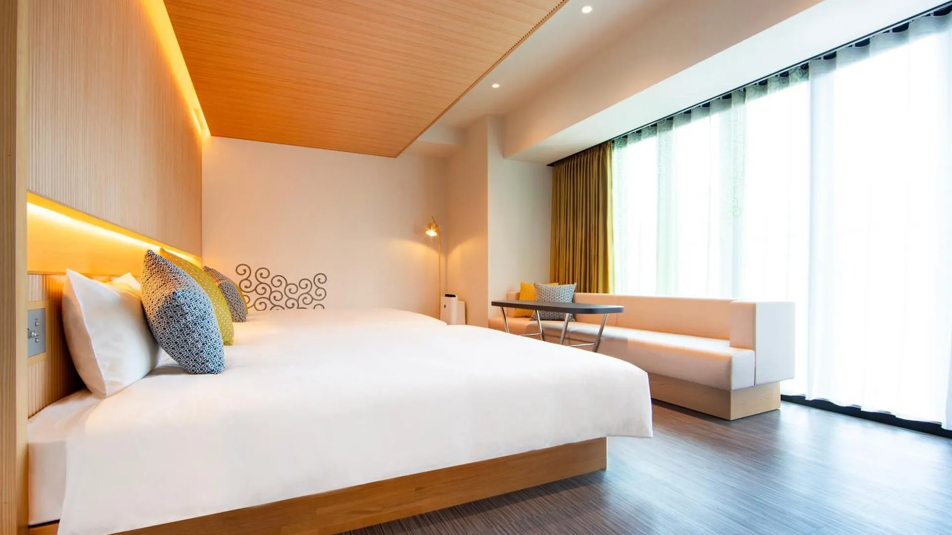 karaksa hotel colors Tokyo Yaesu